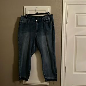 Judy Blue
Plus Size "Therma Denim" High Rise Boyfriend Jeans